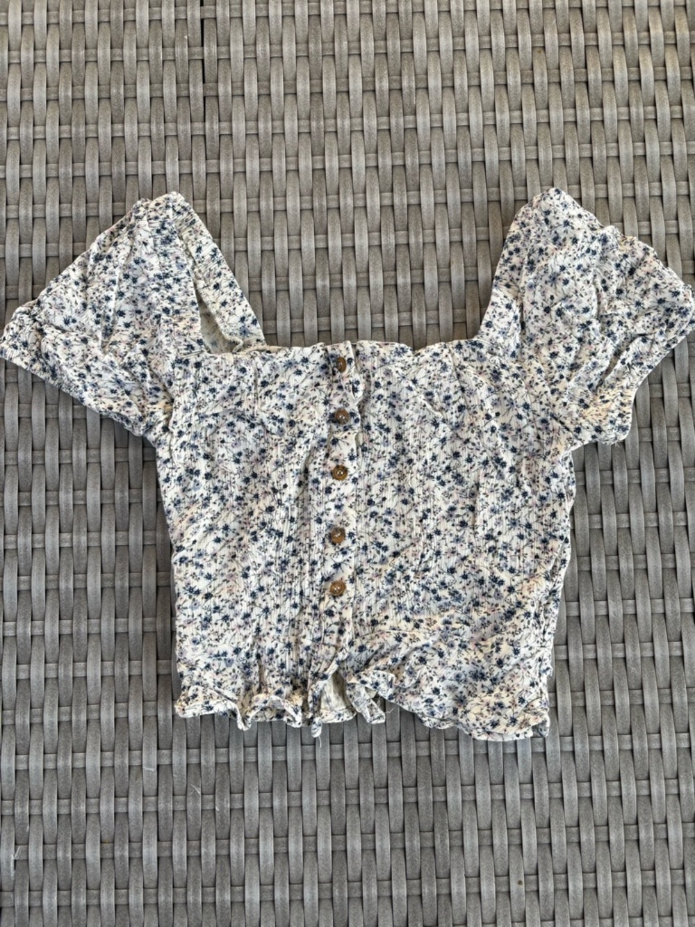Floral Puff-Sleeve Button-Front Crop Top - Cream/Blue